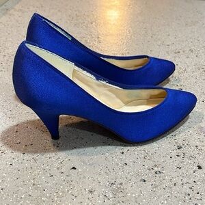 VINTAGE NATURALIZER WHITE ELECTRA POINTY TOE PUMPS BLUE SIZE 5.5B